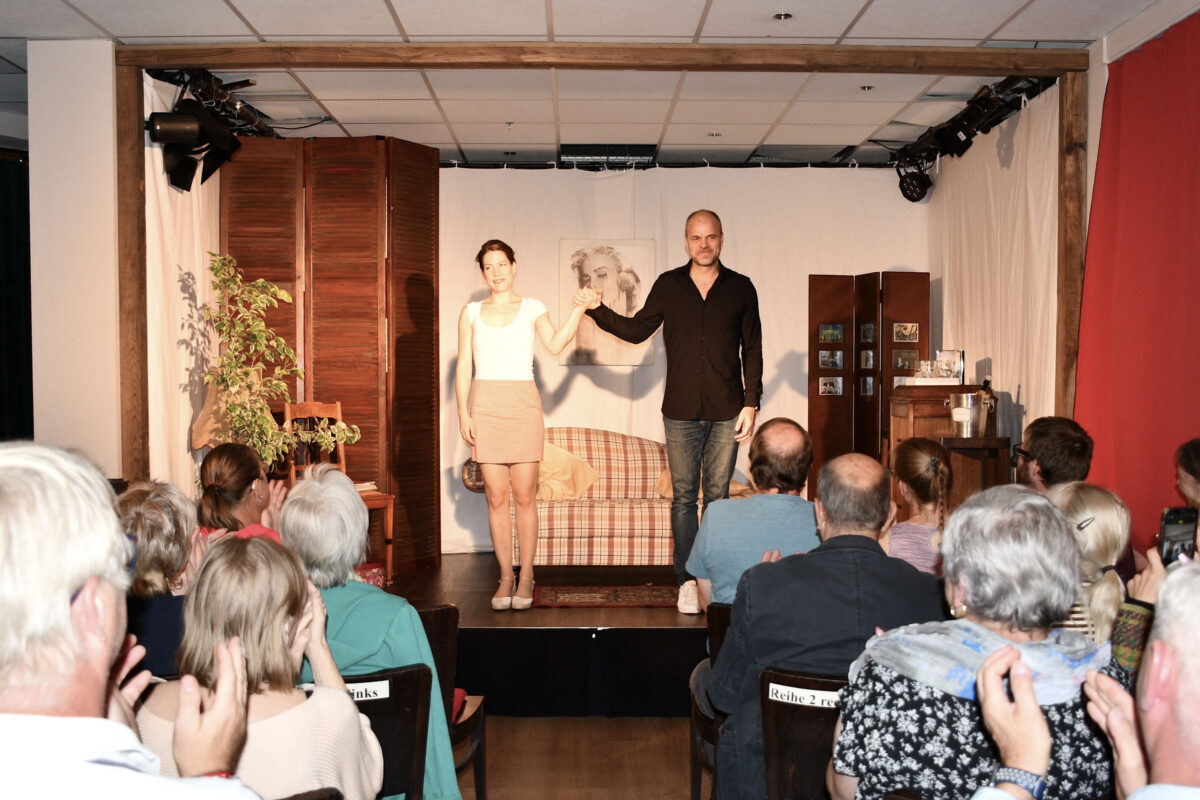 Eindrücke von der Berlin-Premiere von „Alle Frauen lieben KAI“ im Altstadttheater Köpenick unter der Regie von Benjamin Stoll