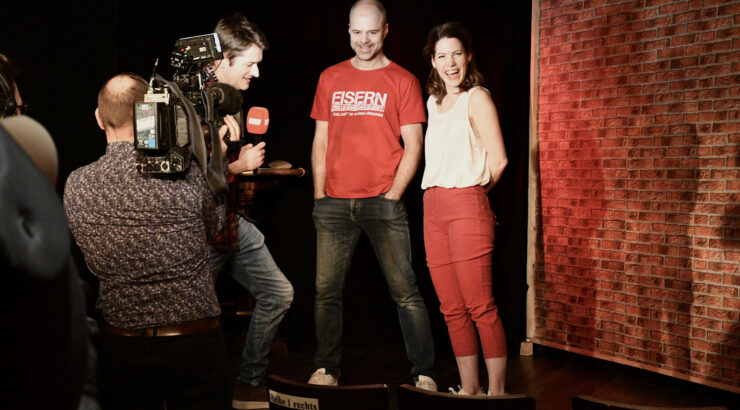 Das RBB-Kamerateam rund um Dennis wiese portraitiert die Schauspieler und Initiatoren des Stücks: Benjamin Stoll und Loretta Müller